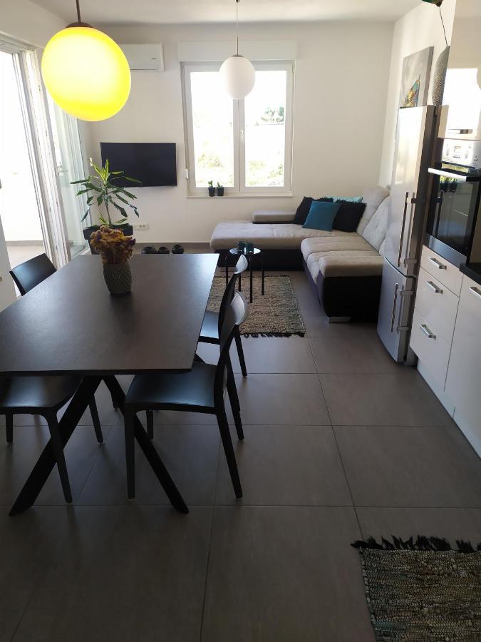 Tiamar Apartment Slatine Exterior photo