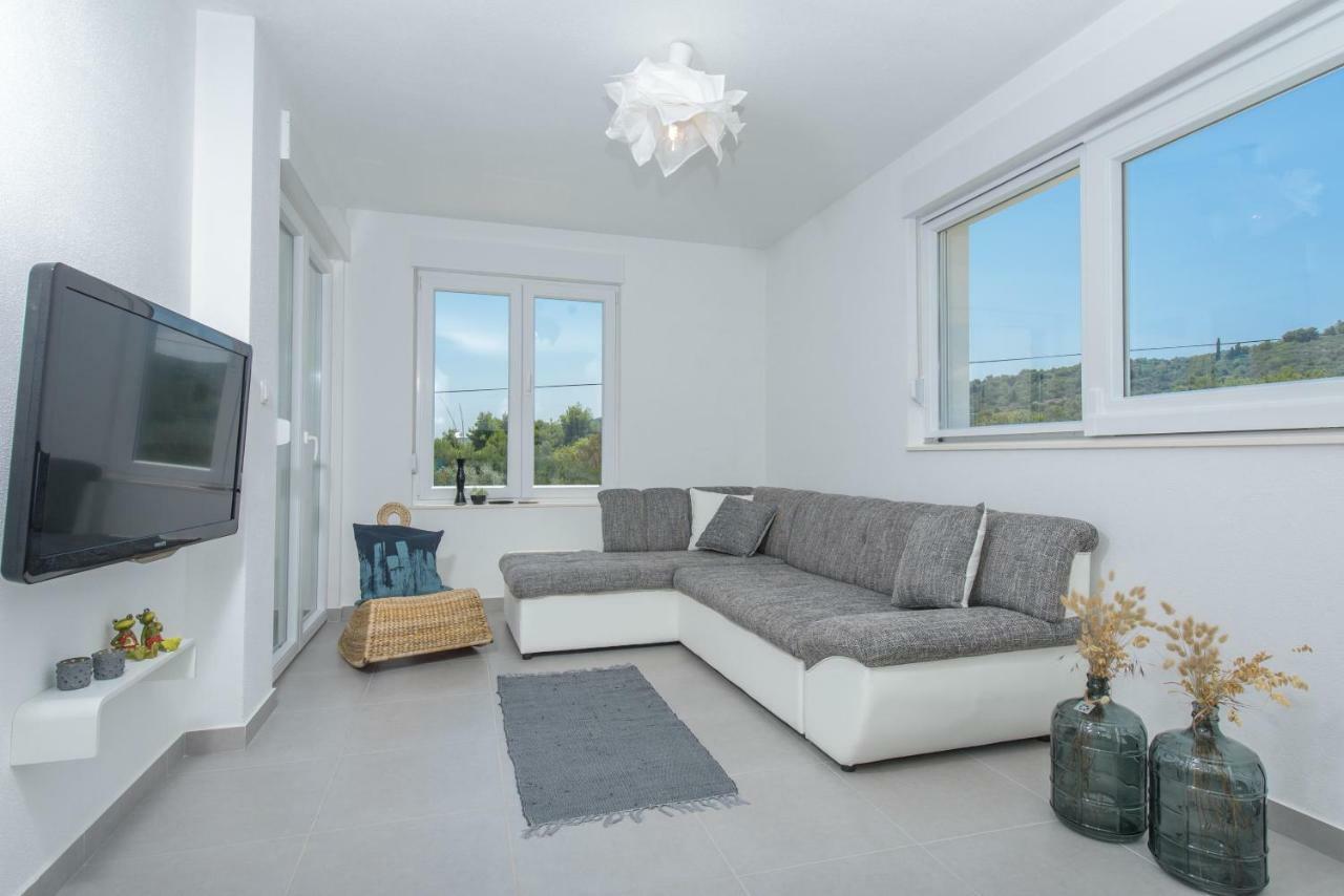 Tiamar Apartment Slatine Exterior photo